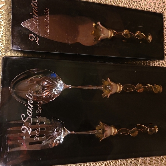 2 Saints Fork and Spoon Serveware Set and Matching 2 Saints Cake Knife - Picture 8 of 8